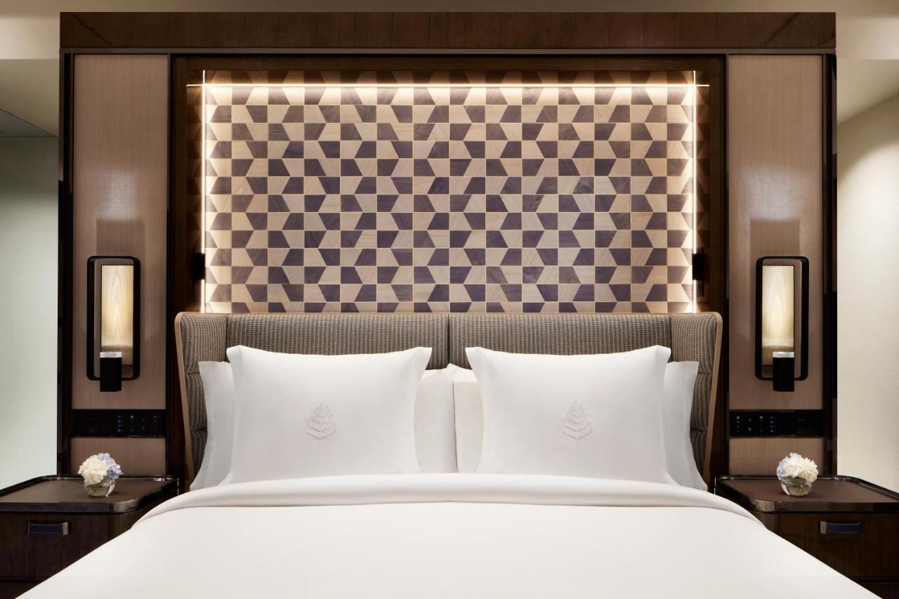 Four Seasons Khách sạn 5*