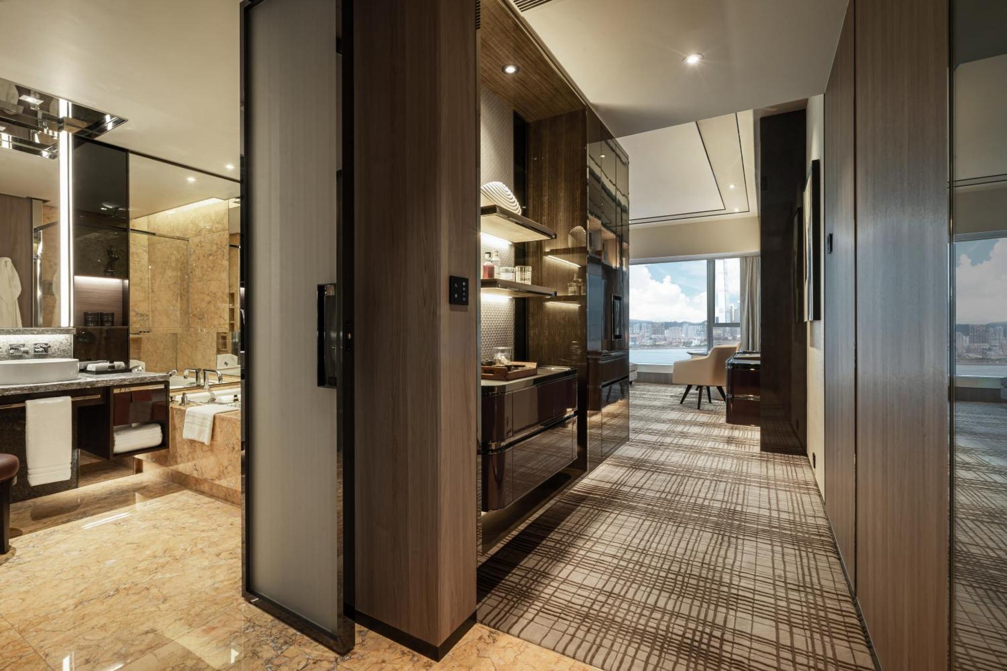 Four Seasons Khách sạn 5*